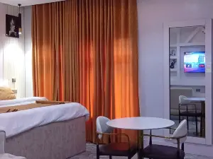 Uptown Life Hotel and Suites