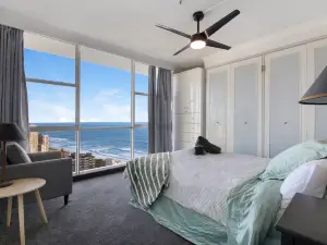 Golden Arcade - Views Games Vibes