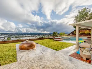 Luxurious 5B4B Home with Pool and View