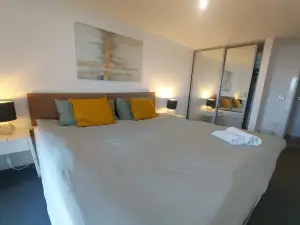 Entire 2-BR Serviced Apartment in Sheffield Centre