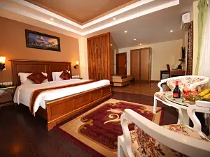 DOM Himalaya Hotel