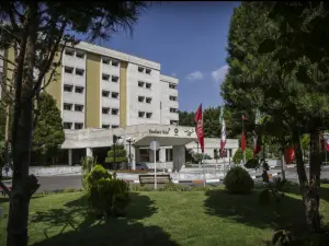 Pardisan Hotel