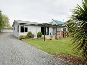 Accommodation Fiordland -The Three Bedroom House at 226A Milford Road