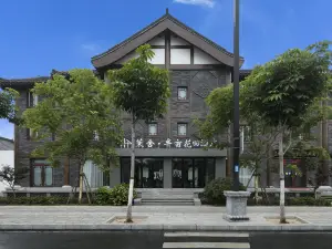 Moshe Banmu Huatian Hotel