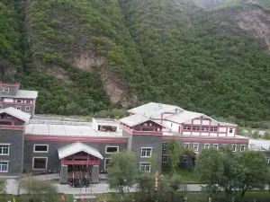 Dagu Glacier Hotel