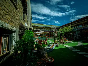 Dear Zhaizhai Hot Spring Hostel