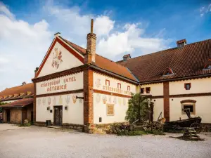 Medieval Hotel Dětenice