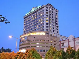 波爾尼奧皇家酒店