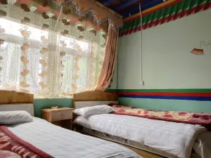 Gongjue Dunzhu Family Hotel