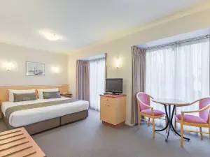 The Waverley International Hotel