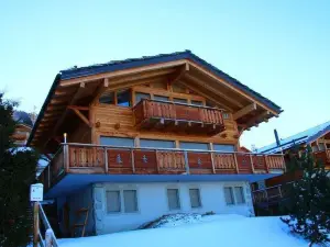 Ski Paradise Mountain & Luxe Apartments