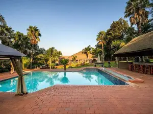 WoodRidge Palms Boutique Hotel