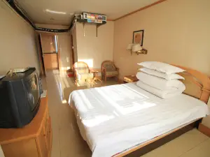Qixia Haojia Hotel