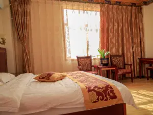 Derong Golden Sun Hotel
