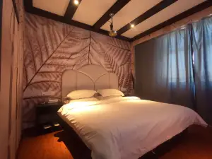 Zizhou Yinhai Sancheng Theme Hotel