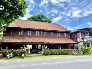Riverhouse Hotel (The Teak House)