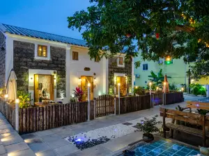 Weizhou Island Right Bank Travel Residence