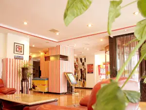Aiju Hotel (Dashiqiao Railway Station South)