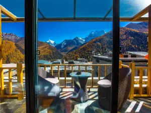 Yading Zhaxi Kongshu Tibetan Culture Theme Hotel