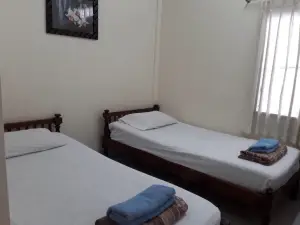 Vitoonguesthouse2Fanrooms & Aircondition