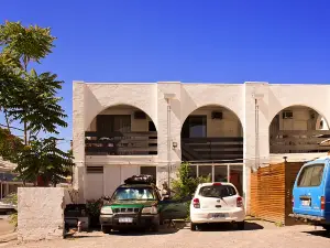 Adelaide Travellers Inn Backpackers Hostel