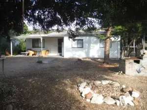 Pine Point Aljaka 酒店