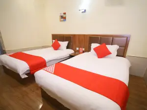 Nanle Huatian Business Hotel