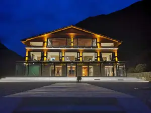 Basongcuo Mingjing Manor Homestay