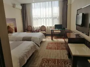 Huating Jinhua Hotel