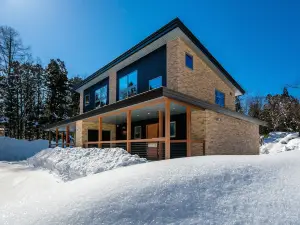 Phoenix Chalets by Hhg