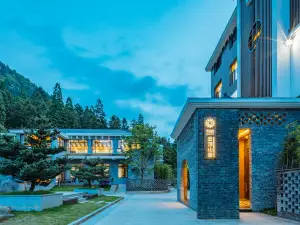 Longquan Fengyu Mountain Villa