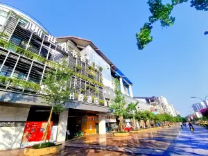 Book & Life Hotel