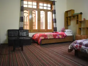 Cozy Lodge