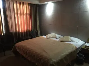 Fangzheng Bayi Hotel