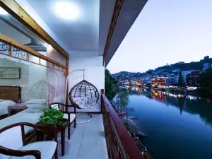 Tuojiang Yinxiang River-view Inn