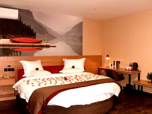 Is the guest best hotel chain store ZuoQuan bus stop