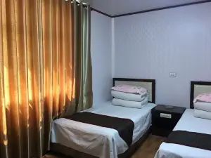 Huayang Guesthouse