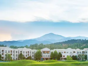 Mcm Elegante Lodge & Resorts