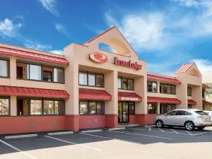 Howard Johnson by Wyndham Malden Boston Area