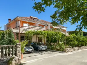 Apartments and Rooms Dobrila