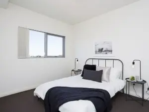 Conveniently Located Pad with Balcony & Parking