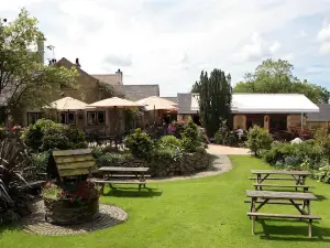 Three Horseshoes Country Inn
