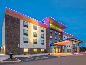 Holiday Inn Express & Suites Camas- Vancouver