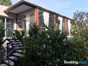 Undarius Hotel (Exclusively Gay Men)