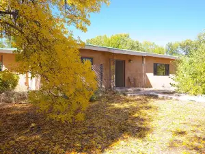 Comfort in The Country, Santa Fe County 3 Bedroom Home