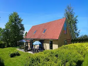 Nice House with Dishwasher and Large Garden, 19km from Hoorn