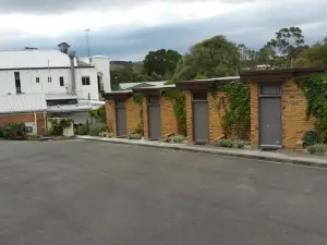 Fish Creek Hotel