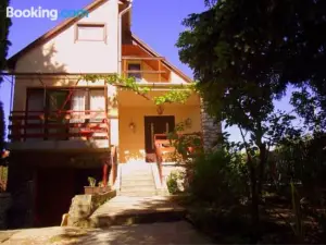 The Weekend House - Zsóry