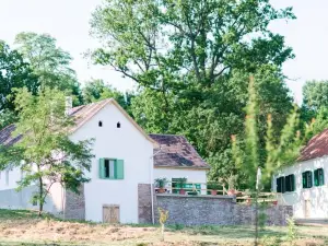 Maison Bogart