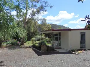 Karoola Cottage Self Contained
